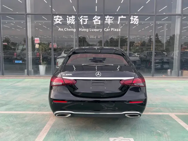 Mercedes-Benz E-Class — Фото автомобиля 17