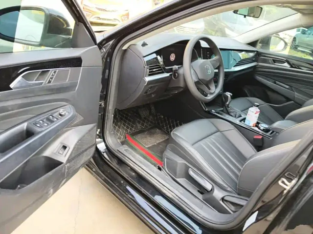 Volkswagen Passat — Фото автомобиля 15