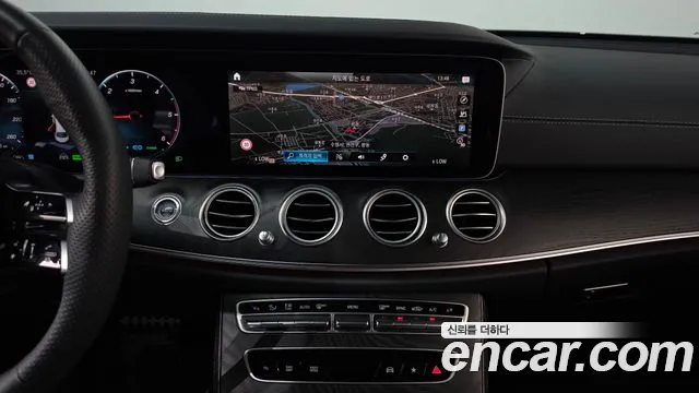 Mercedes-Benz E-Class — Фото автомобиля 12