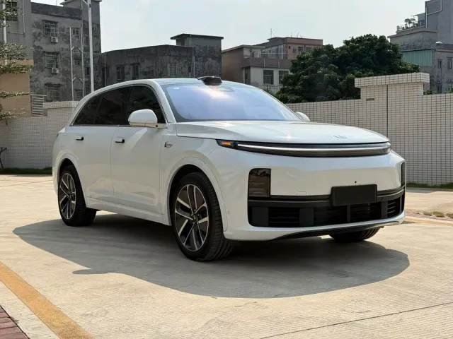 Li Auto L7 — Фото автомобиля 9
