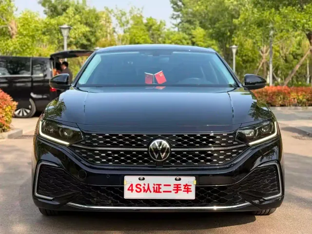 Volkswagen Passat — Фото автомобиля 2