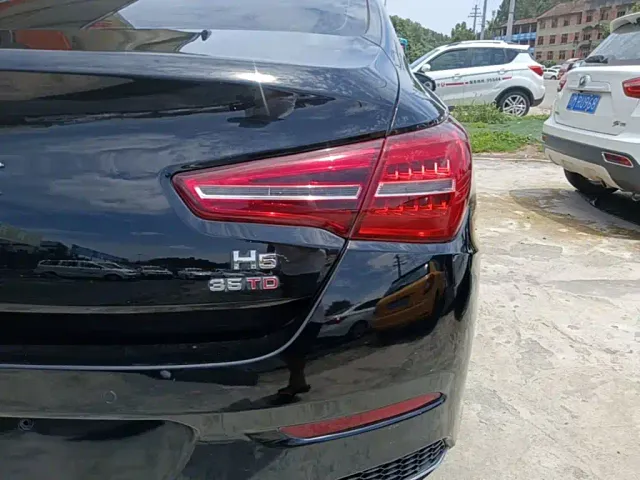 Hongqi H5 — Фото автомобиля 7