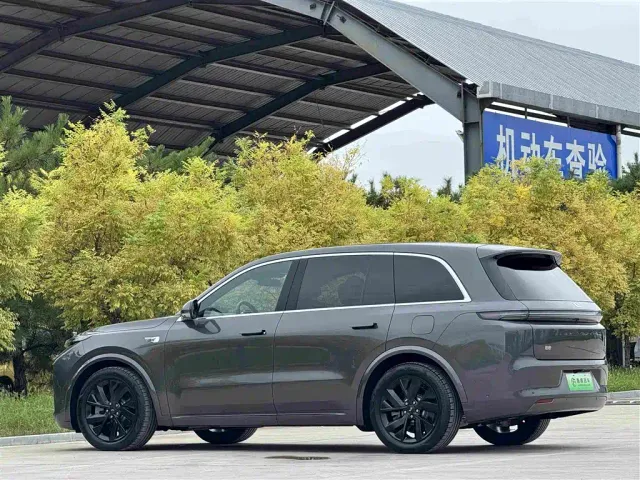 Li Auto L8 — Фото автомобиля 27
