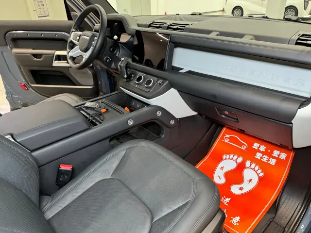 Land Rover Defender — Фото автомобиля 8