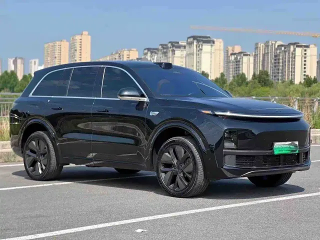 Li Auto L8 — Фото автомобиля 3