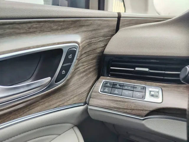 Roewe iMAX8 — Фото автомобиля 12