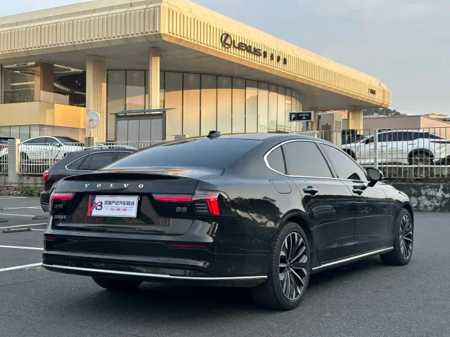 Volvo S90 — Фото автомобиля 21