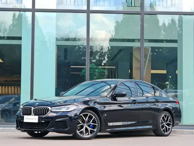 Фотография автомобиля — BMW 5 Series