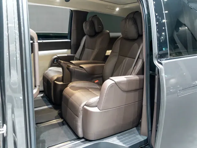 Li Auto MEGA — Фото автомобиля 11