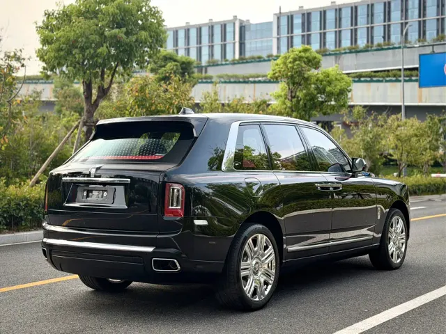 Rolls-Royce Cullinan — Фото автомобиля 7