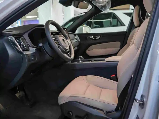 Volvo XC60 — Фото автомобиля 4