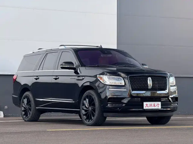 Lincoln Navigator — Фото автомобиля 3