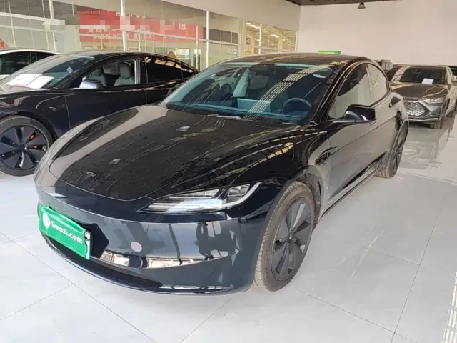 Фотография автомобиля — Tesla Model 3