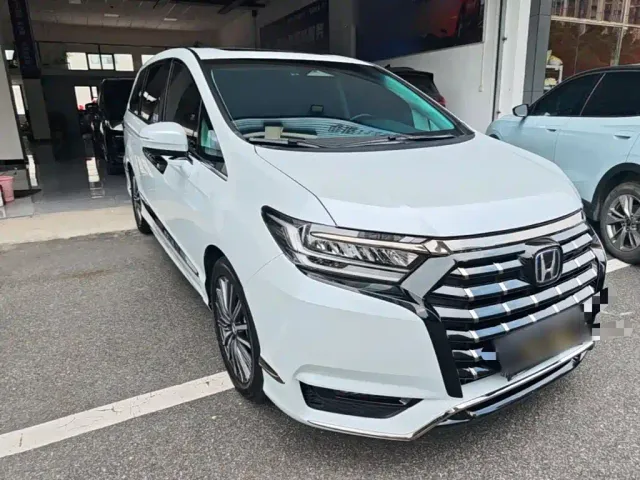 Honda Elysion — Фото автомобиля 3