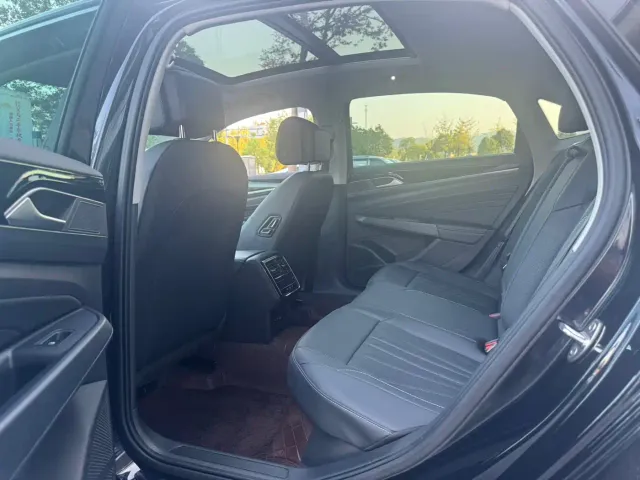 Volkswagen Passat — Фото автомобиля 9
