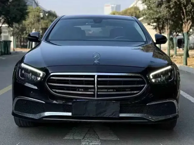 Mercedes-Benz E-Class — Фото автомобиля 2
