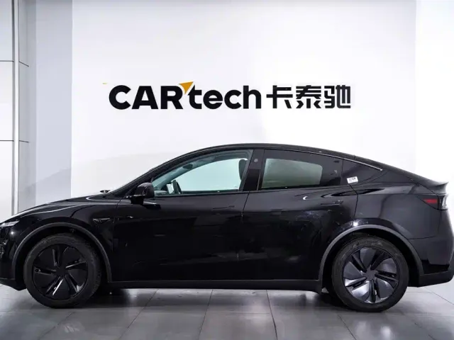Tesla Model Y — Фото автомобиля 8