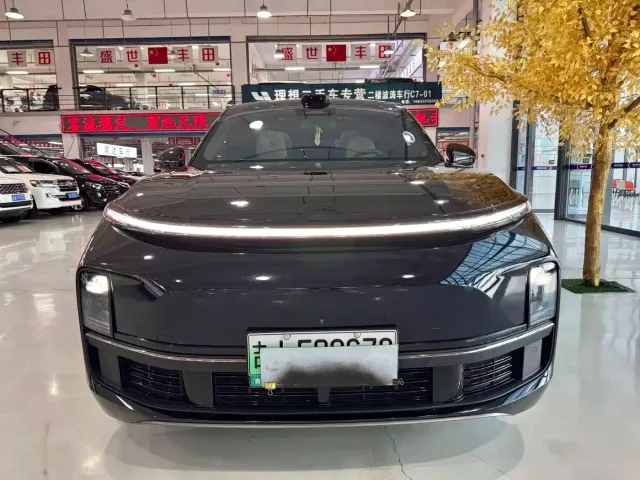 Li Auto L9 — Фото автомобиля 2