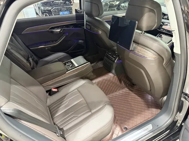 Audi A8 — Фото автомобиля 7
