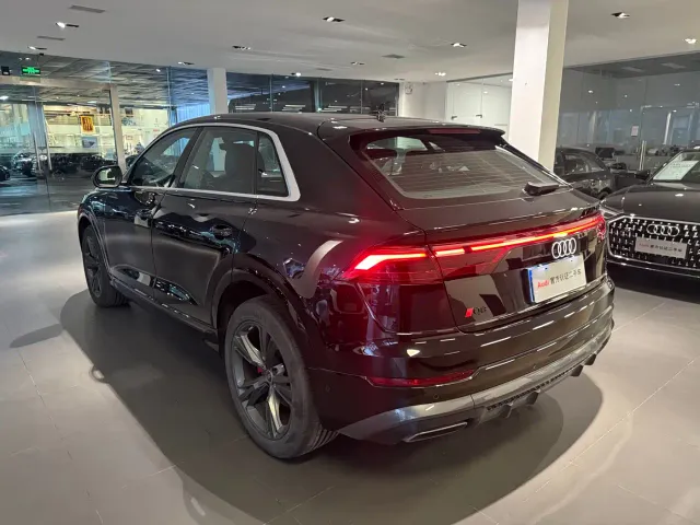 Audi Q8 — Фото автомобиля 4