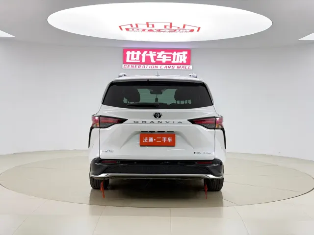 Toyota Granvia — Фото автомобиля 12