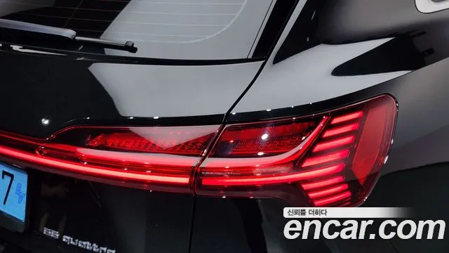 Audi e-tron — Фото автомобиля 23