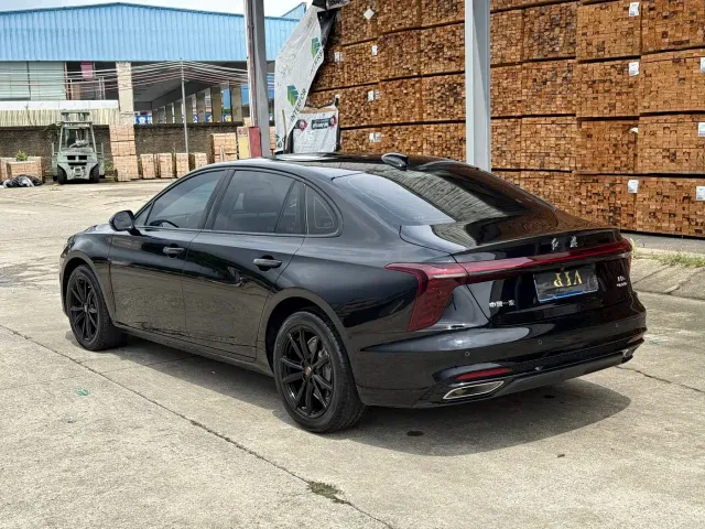 Hongqi H5 — Фото автомобиля 10