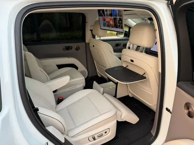 Li Auto i8 — Фото автомобиля 7
