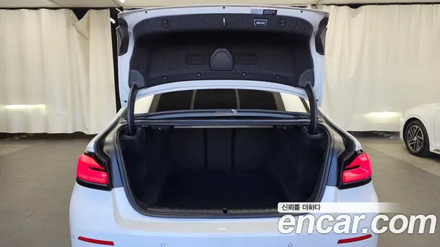 BMW 5 Series G30 — Фото автомобиля 26
