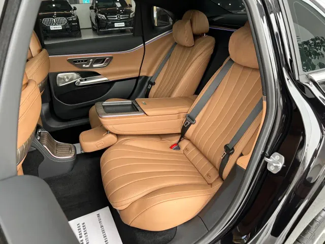 Mercedes-Benz E-Class — Фото автомобиля 9