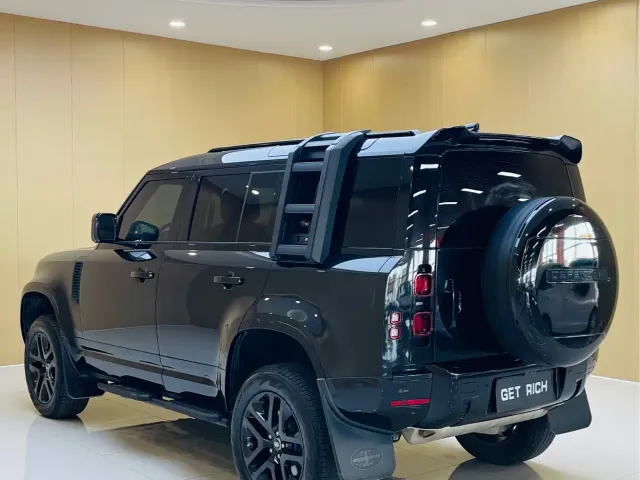 Land Rover Defender — Фото автомобиля 7