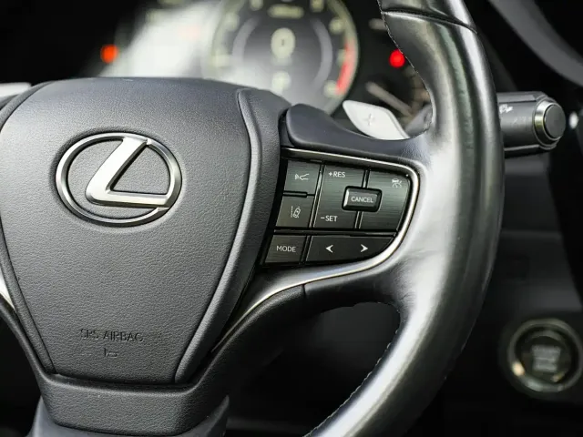 Lexus ES — Фото автомобиля 21