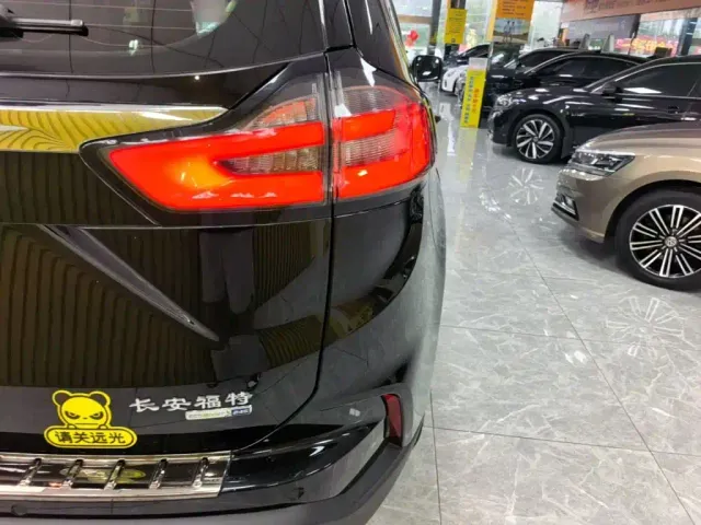 Ford Edge — Фото автомобиля 7