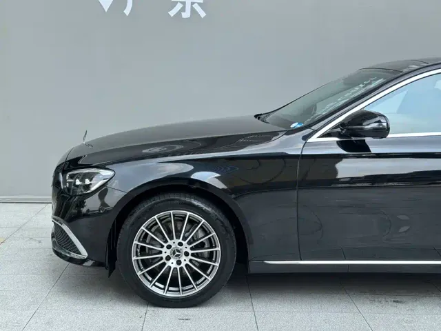 Mercedes-Benz E-Class — Фото автомобиля 5