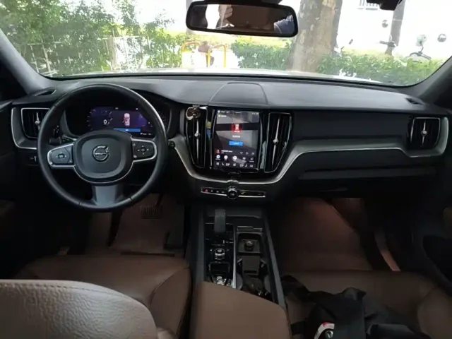 Volvo XC60 — Фото автомобиля 9