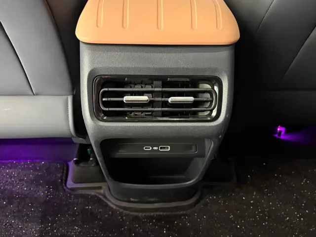 Geely Galaxy Starship 7 EM-i — Фото автомобиля 16
