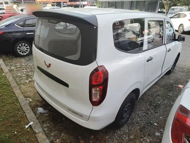 Wuling Hongguang — Фото автомобиля 6