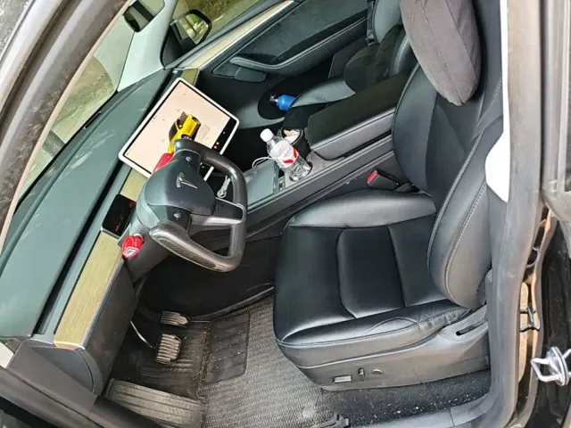 Tesla Model Y — Фото автомобиля 10