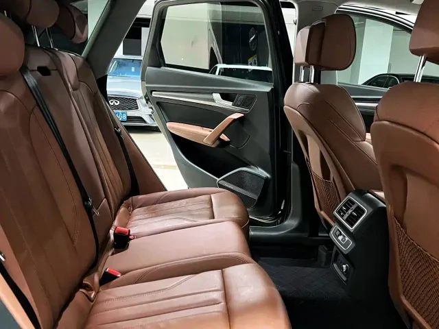 Audi Q5L — Фото автомобиля 9