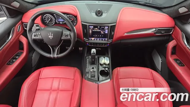 Maserati Levante — Фото автомобиля 10