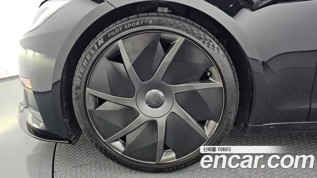 Tesla Model S — Фото автомобиля 5