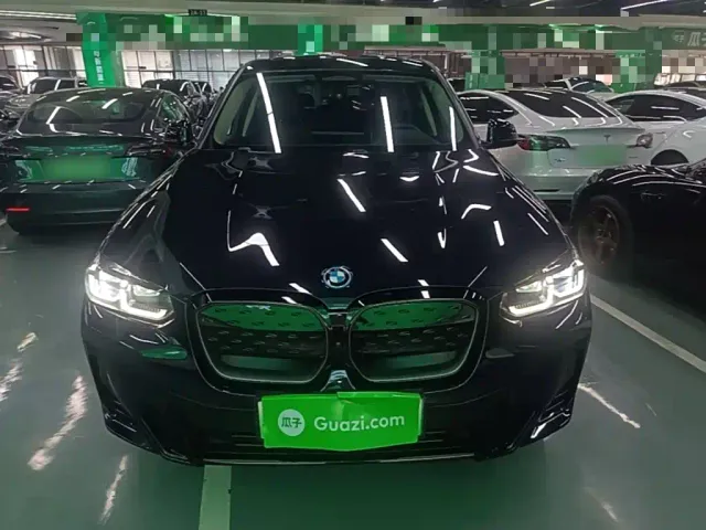 BMW iX3 — Фото автомобиля 2