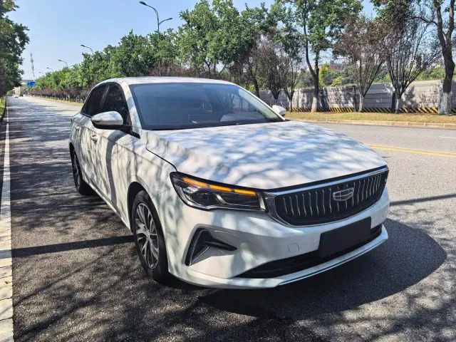 Geely Emgrand — Фото автомобиля 3