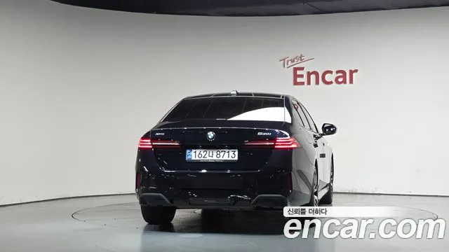 BMW 5-Series 5 серия (G60) 530i xDrive M Sport — Фото автомобиля 4