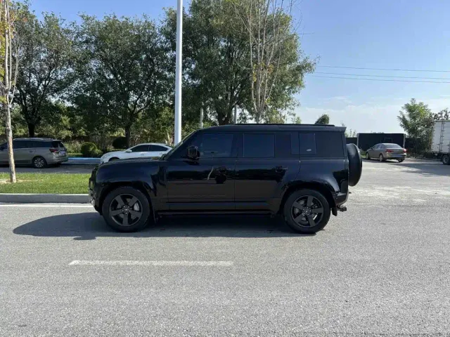 Land Rover Defender — Фото автомобиля 9