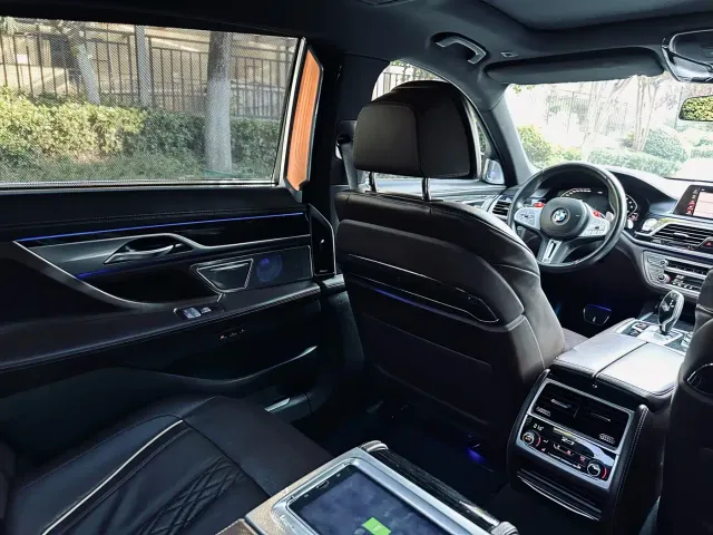 BMW 7 Series — Фото автомобиля 12