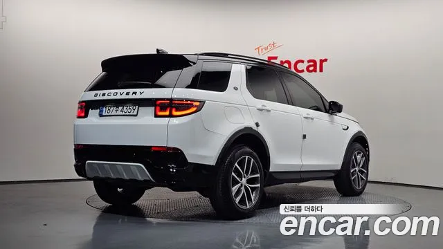 Land Rover Discovery Sport Discovery Sport 2 поколение P250 Dynamic SE — Фото автомобиля 2