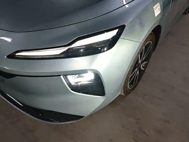 Roewe D6 — Фото автомобиля 23