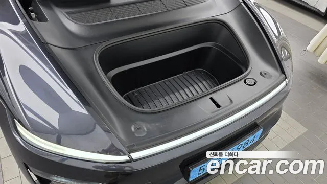 Tesla Model Y — Фото автомобиля 9