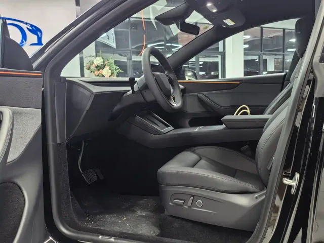 Tesla Model Y — Фото автомобиля 8